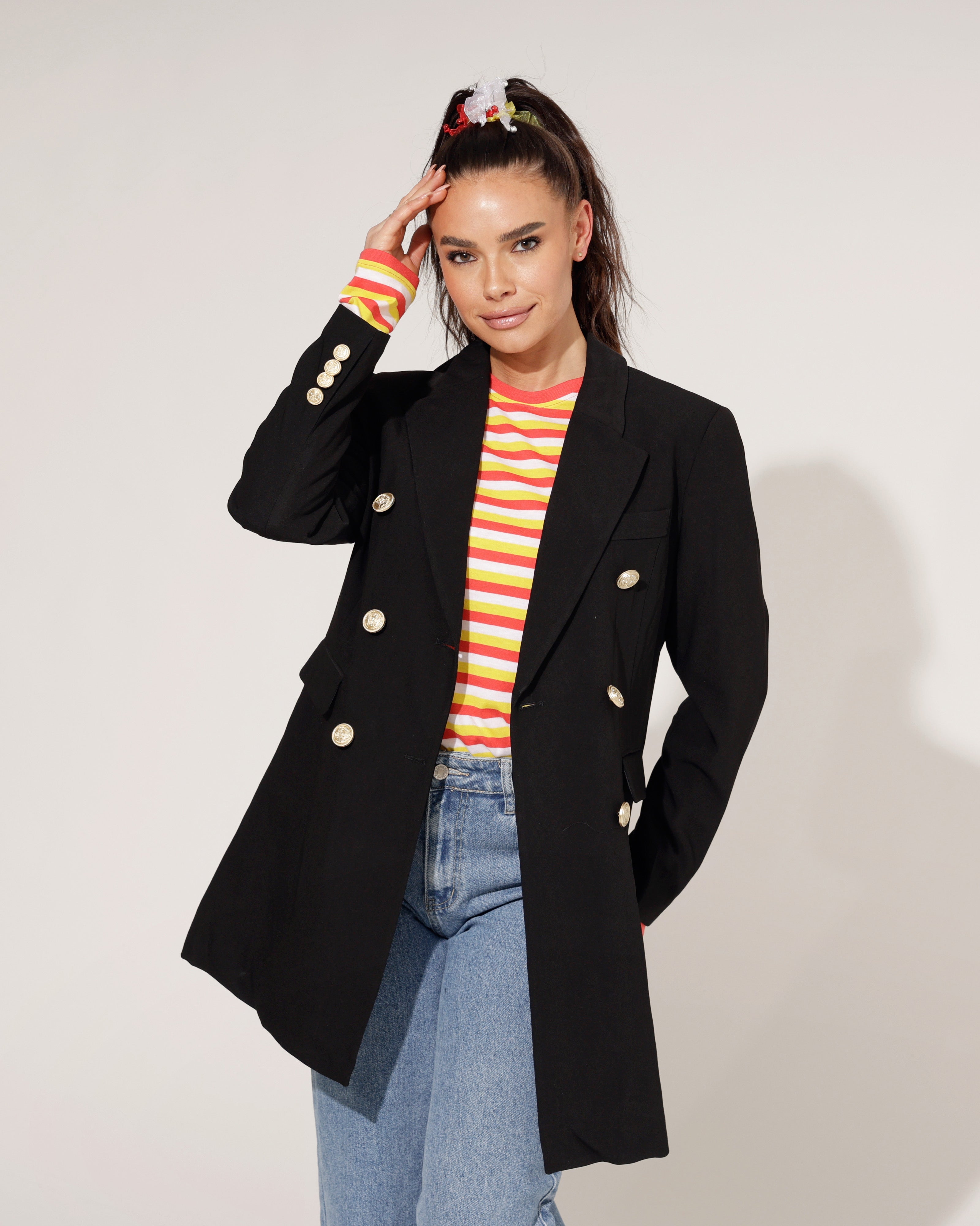 Zwarte langere Damesjas met Gouden Knopen - Hoogwaardige kwaliteit