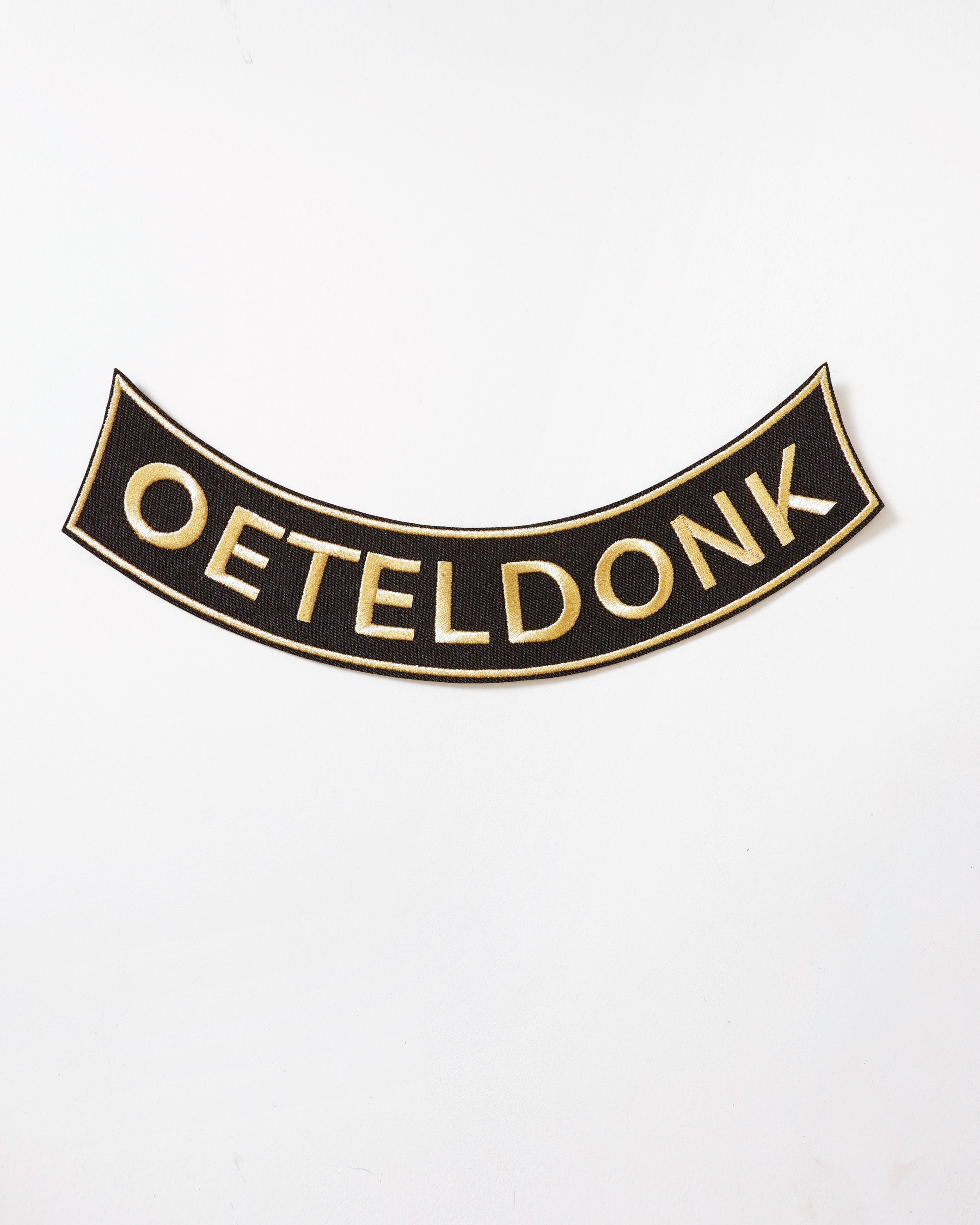 Oeteldonks Rugembleem – Boog onder (zwart/goud)