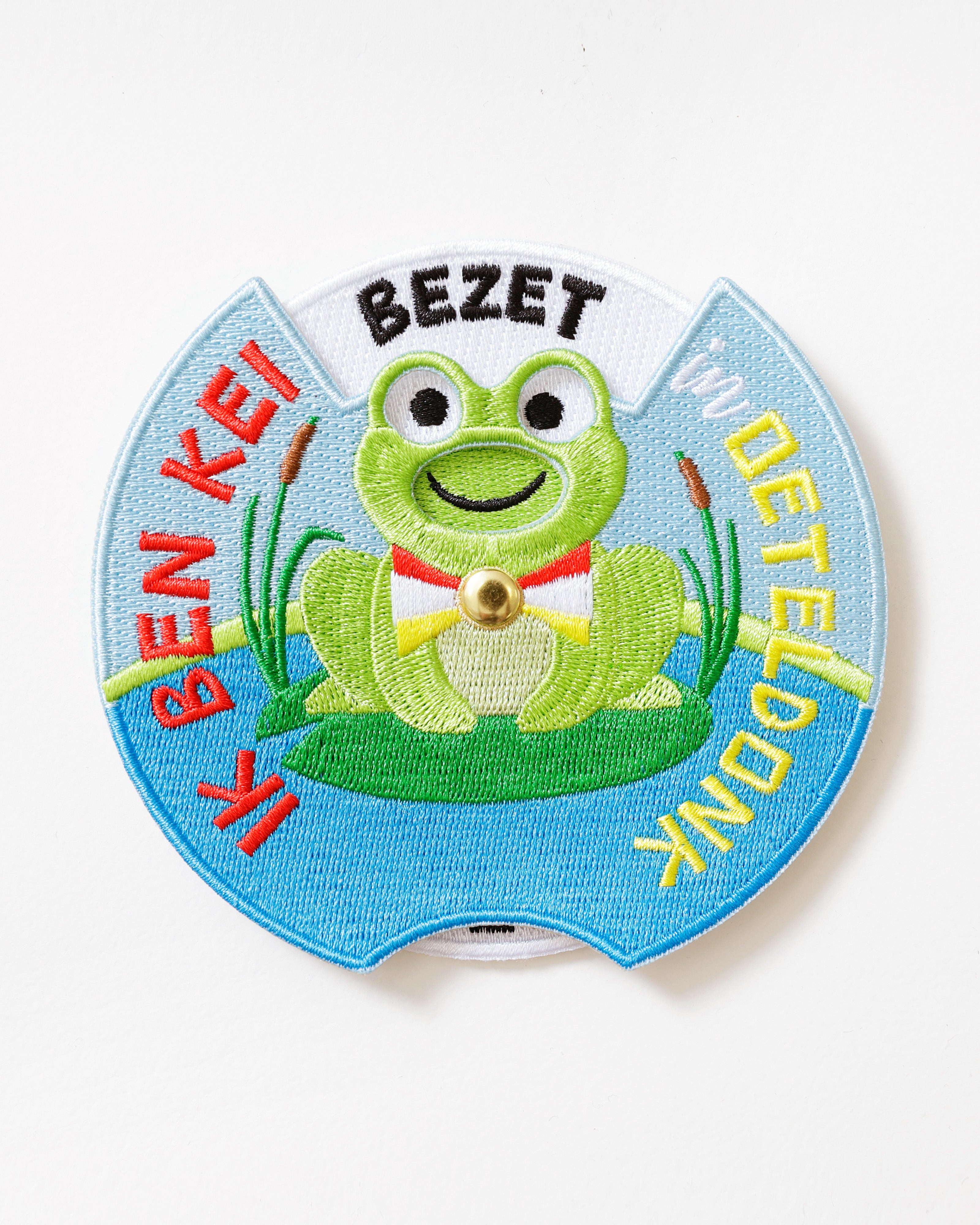 Oeteldonks kikker embleem BEZET op blauwe achtergrond