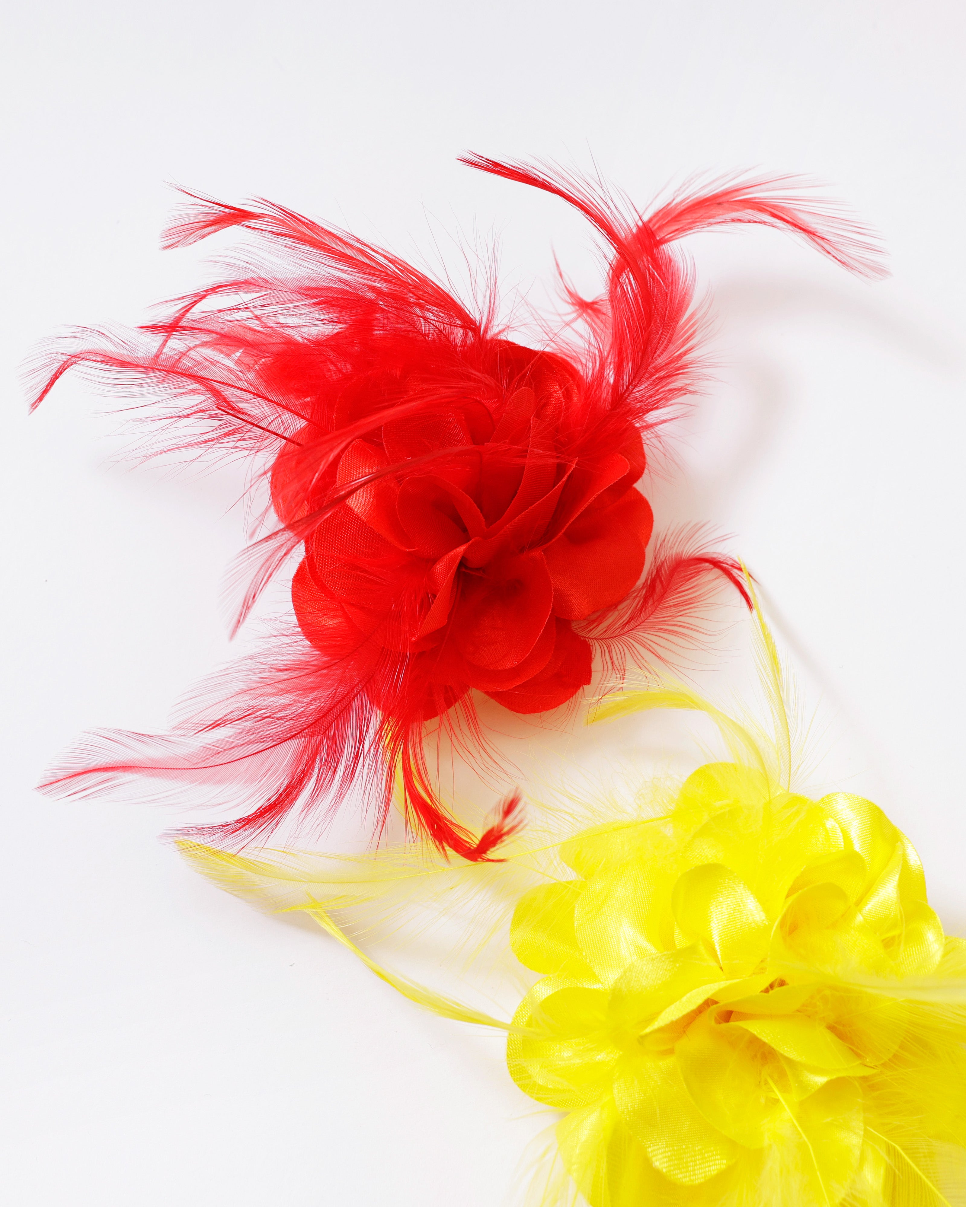 Bloemclip / -broche met veren – Rood
