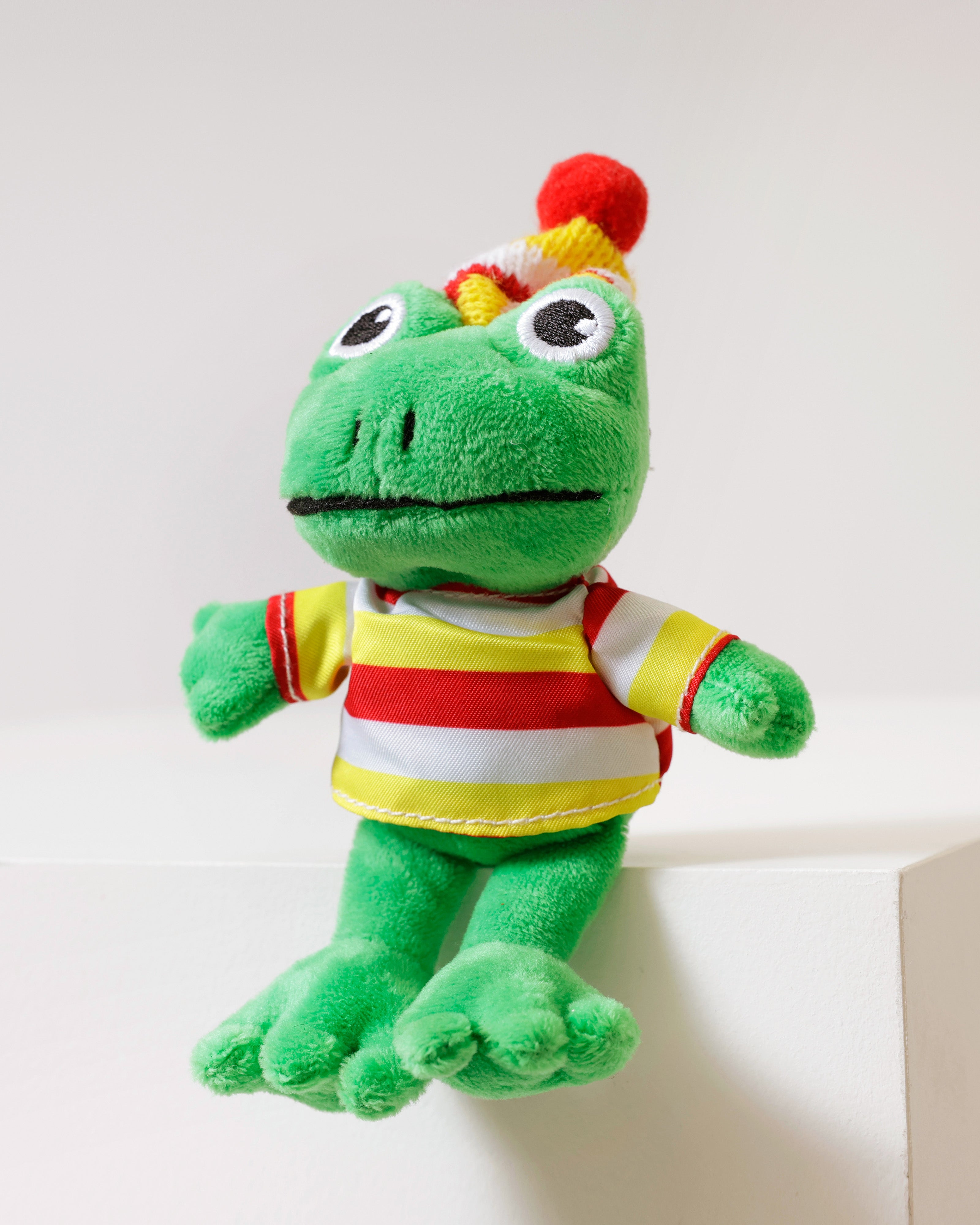 Pluche Kikker met Shirt & Feestmuts – Oeteldonk Kleuren (15 cm)