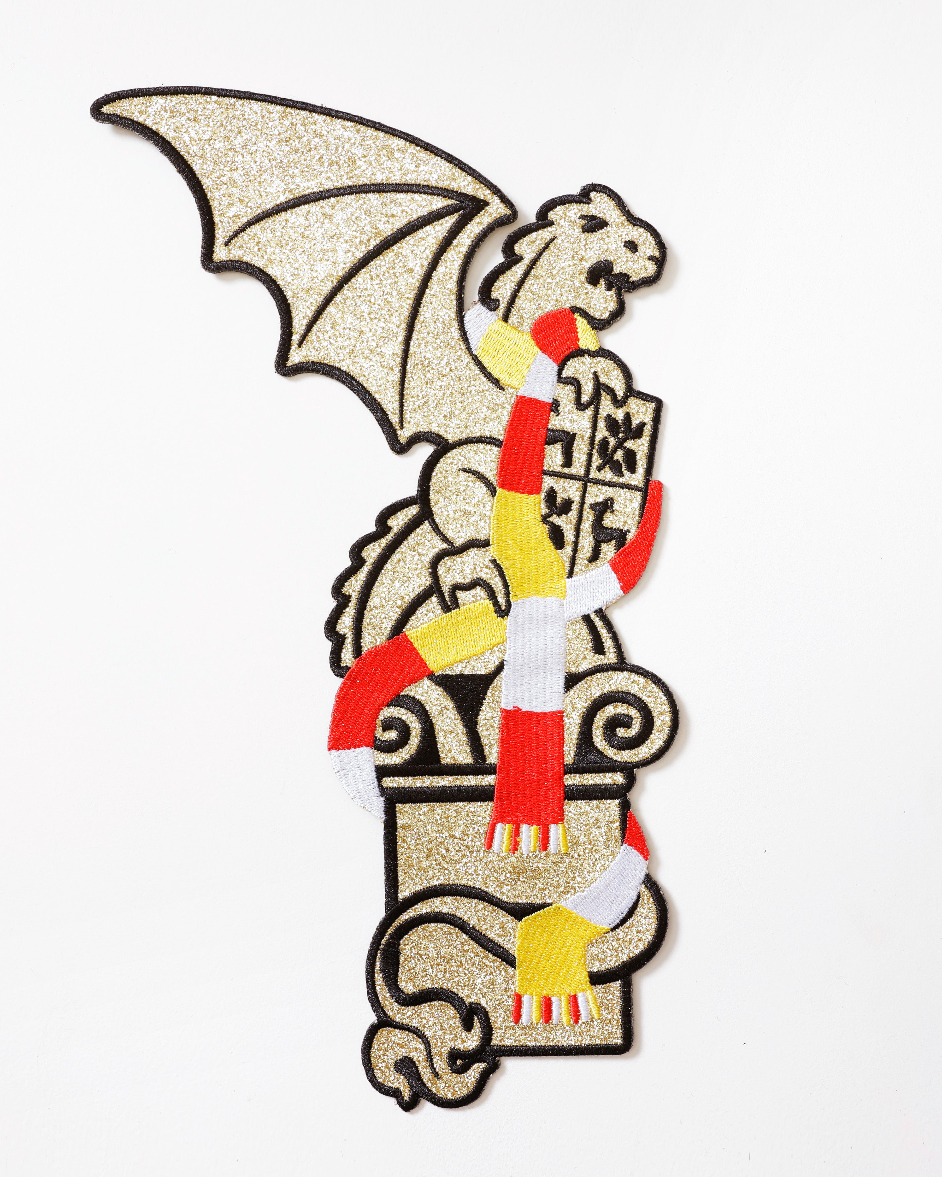 Oeteldonk Groot Rugembleem – Gouden Draak met Oeteldonkse Sjaal