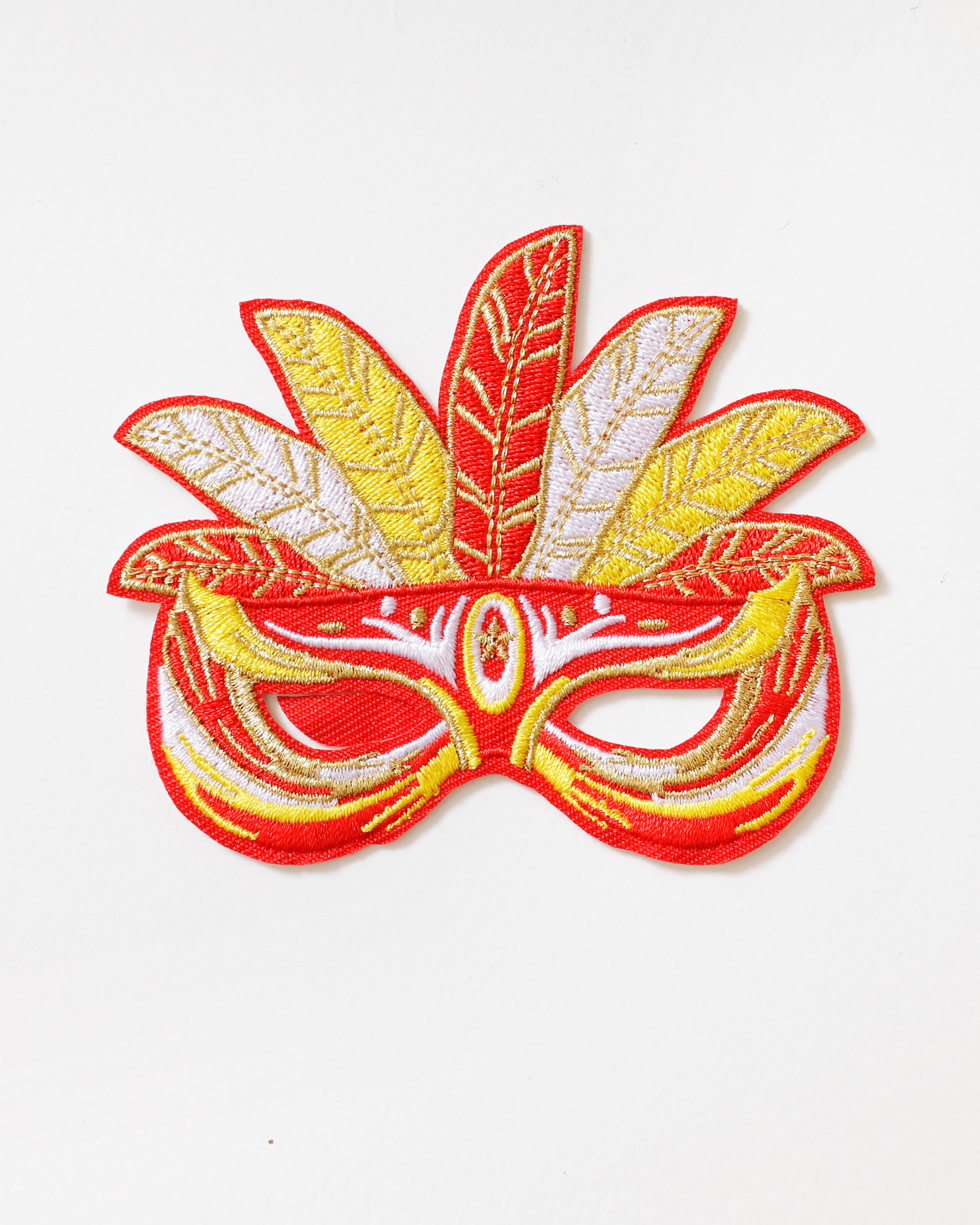 Oeteldonks Embleem Rood Wit Geel Masker met Veren