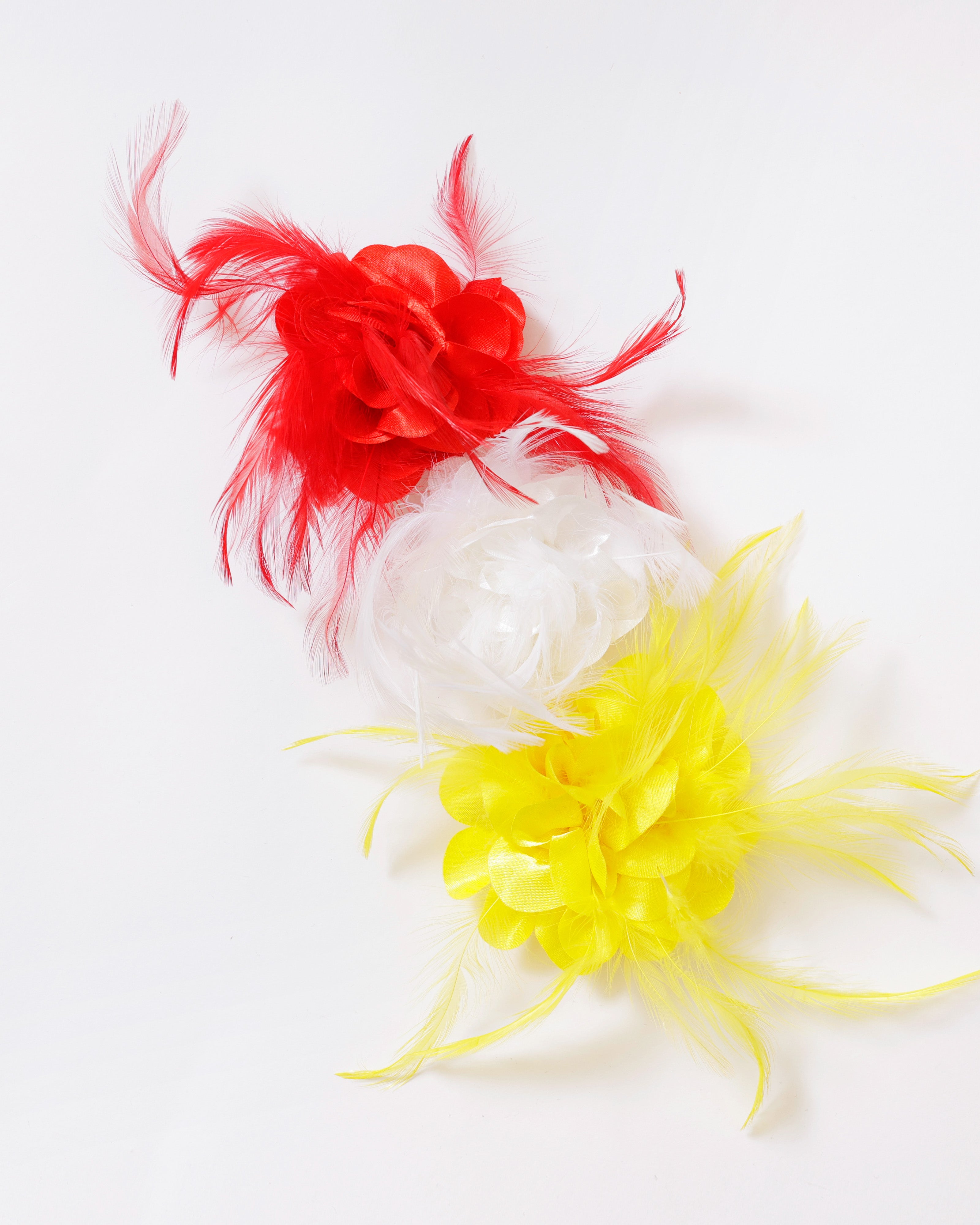 Bloemclip / -broche met veren – Geel