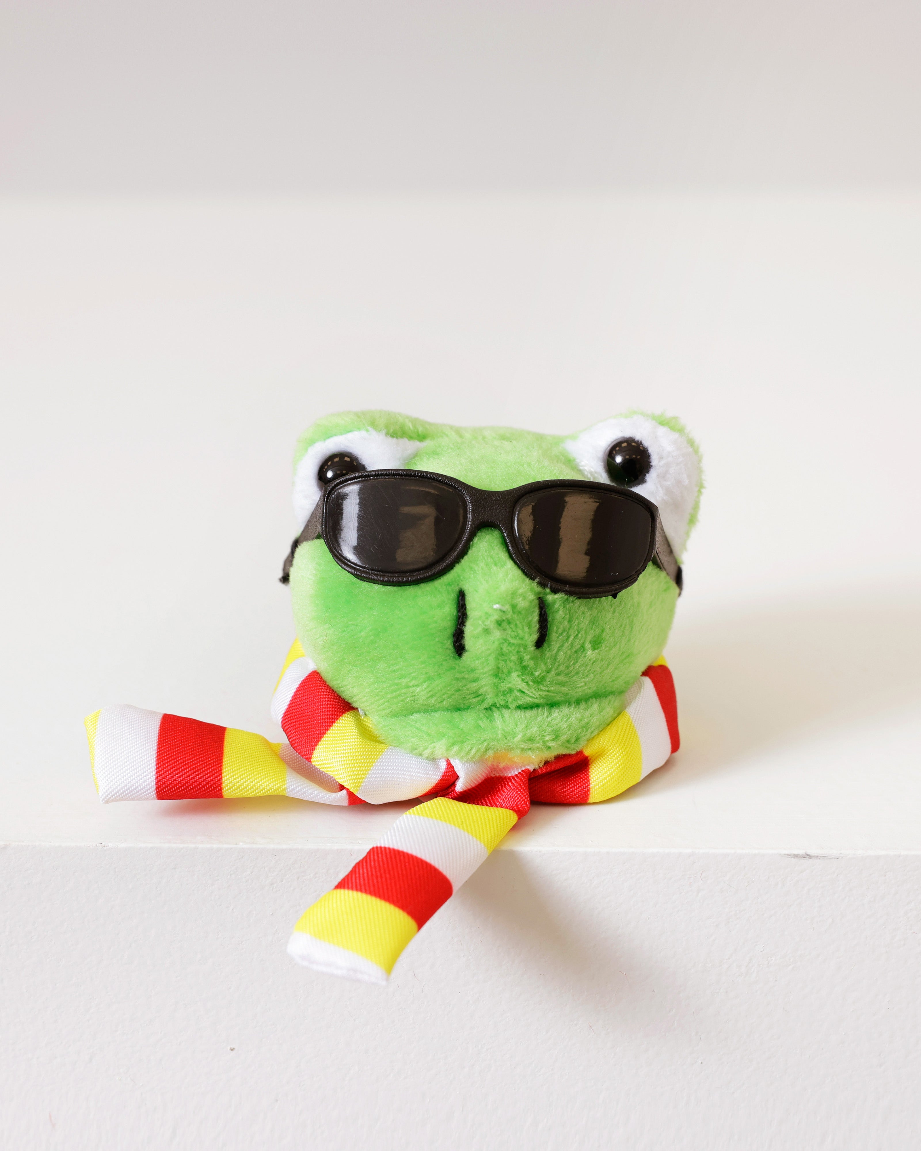 Oeteldonkse Kikkerkop Broche met Bril & Sjaal